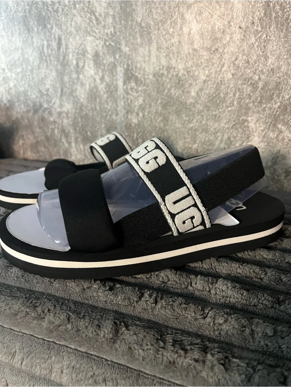UGG Kids Black & White Logo Strap Sandals. New without box sz 1